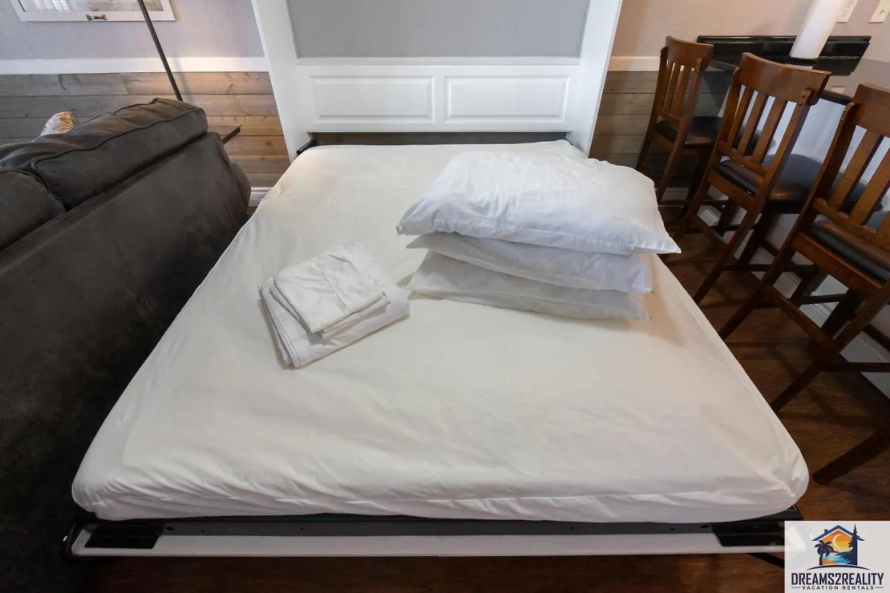 Holiday home 2br Walk-in - Near The 76 Strip - Free Wifi - Pool - Free Tickets Included - Clb-3