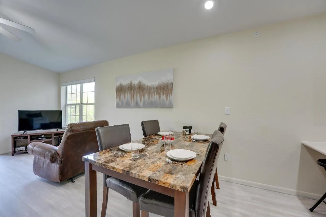Hills With Balcony And Pool Access *