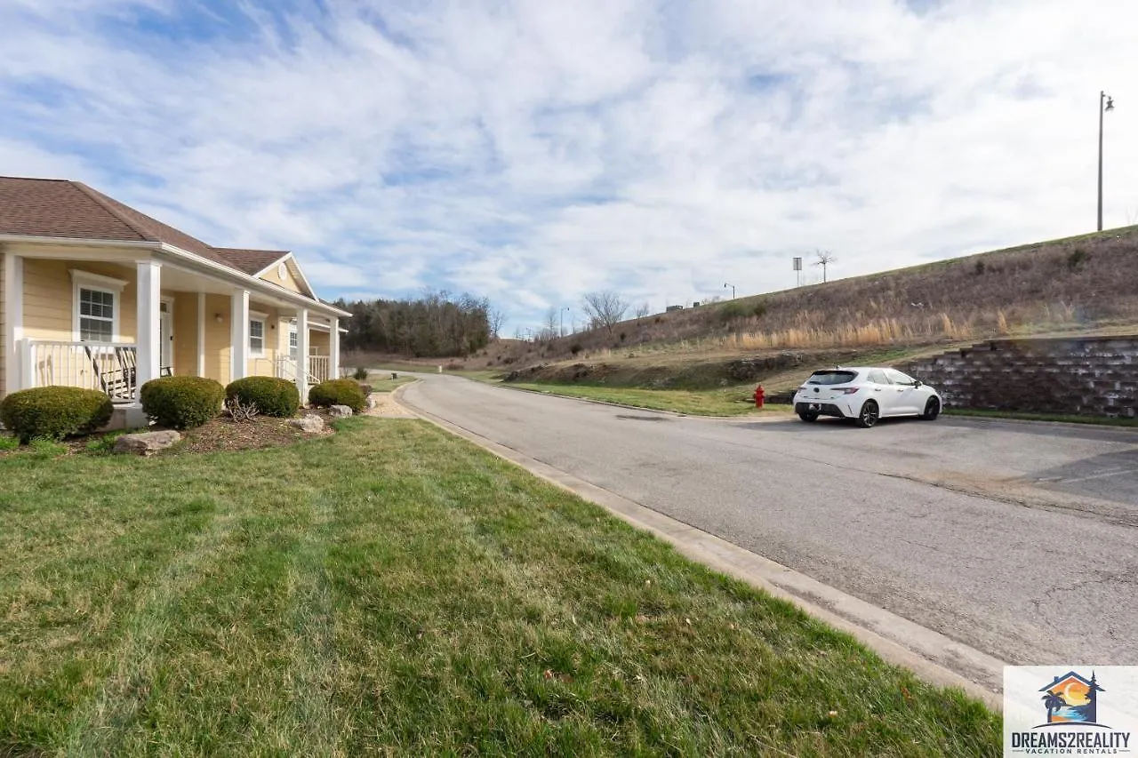 4bd Walk-in - Large Deck - Golf Course - Pool - Free Attraction Tickets Included - V120 Holiday home *