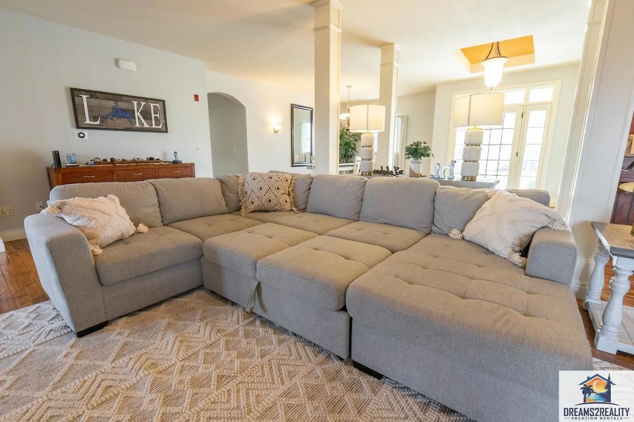 4bd Walk-in - Large Deck - Golf Course - Pool - Free Attraction Tickets Included - V120 Holiday home