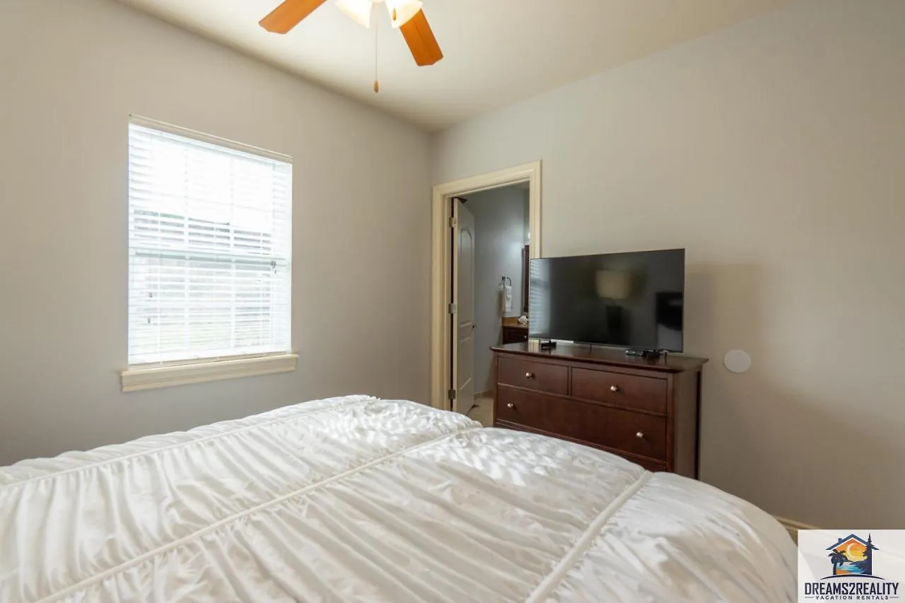 4bd Walk-in - Large Deck - Golf Course - Pool - Free Attraction Tickets Included - V120 *
