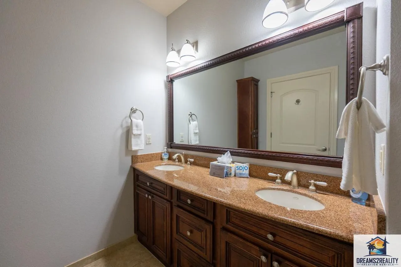 4bd Walk-in - Large Deck - Golf Course - Pool - Free Attraction Tickets Included - V120 *
