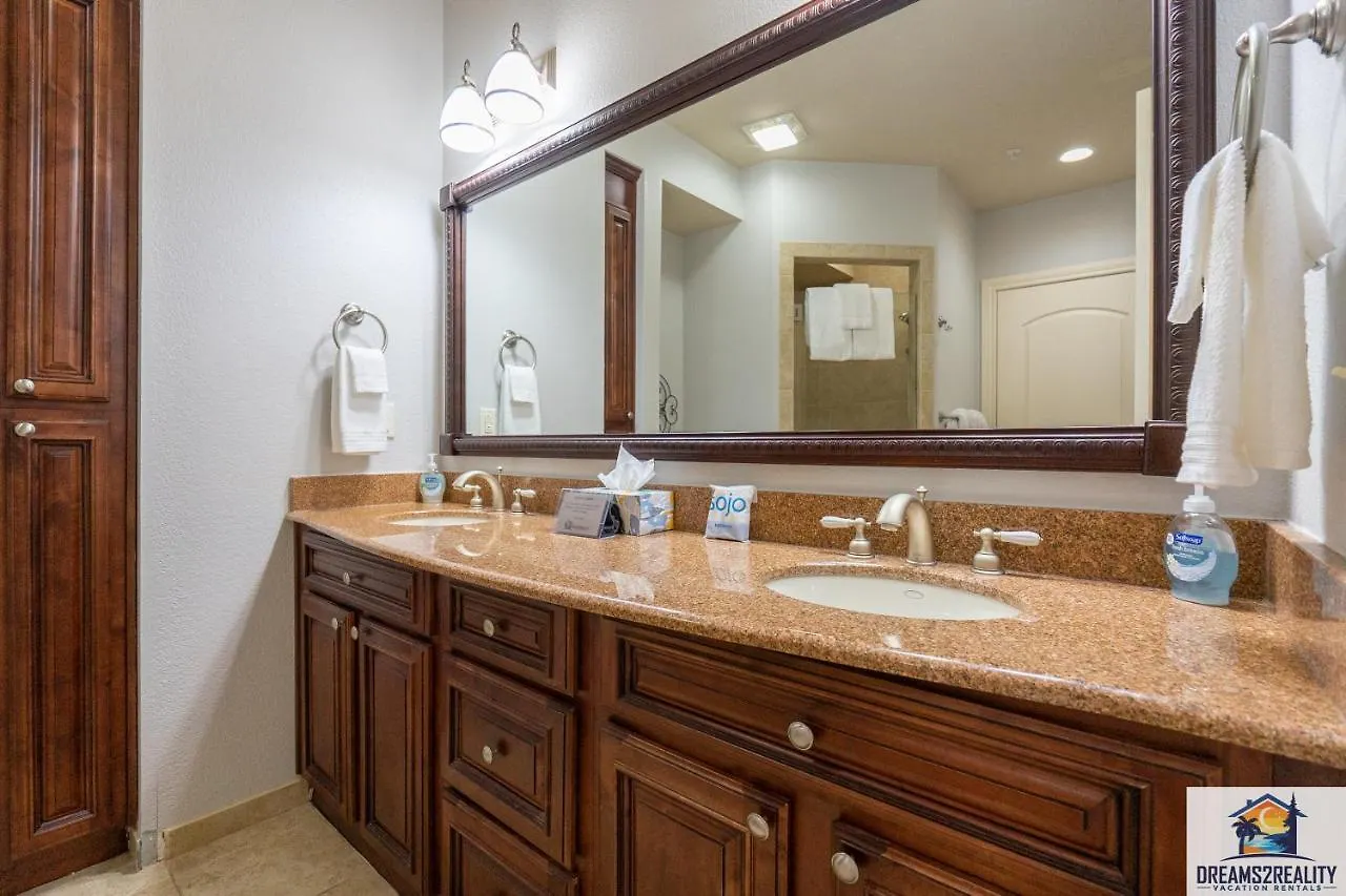 4bd Walk-in - Large Deck - Golf Course - Pool - Free Attraction Tickets Included - V120 Holiday home *