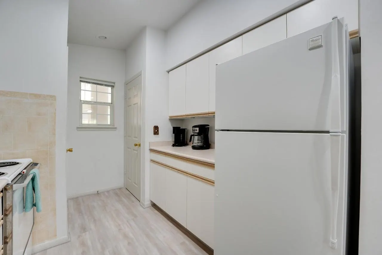Hills With Balcony And Pool Access Appartamento *