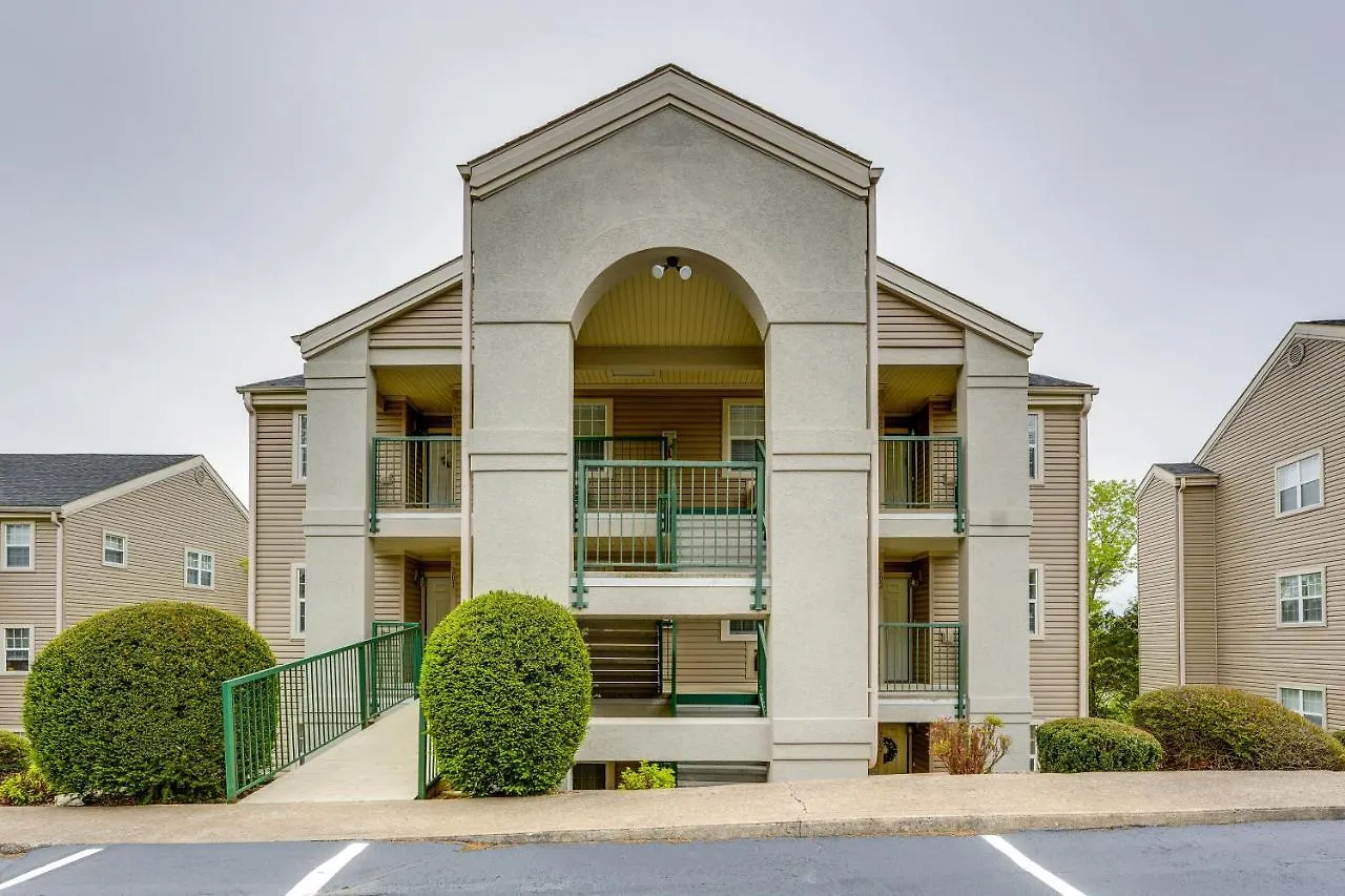 Apartment With Community Pool! *