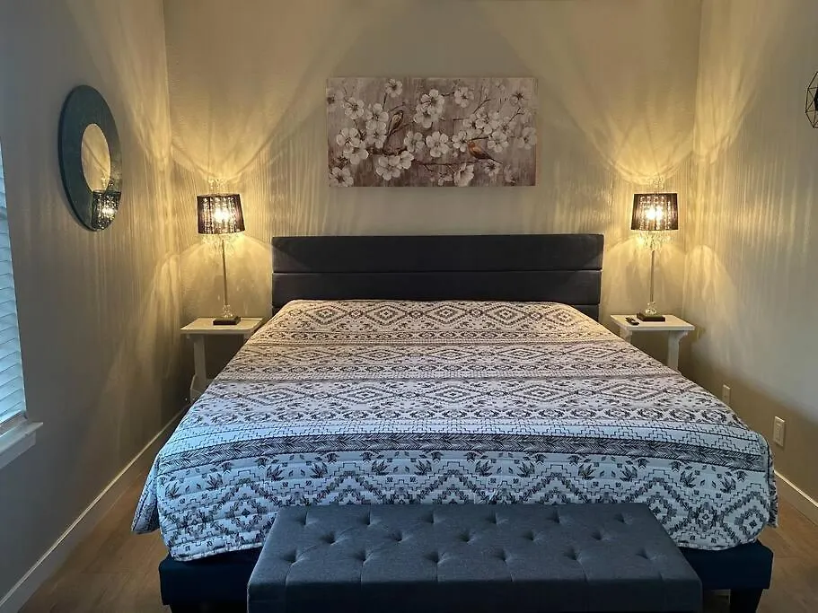 Newly Remodeled Lover's Luxury With Upgrades Holiday home