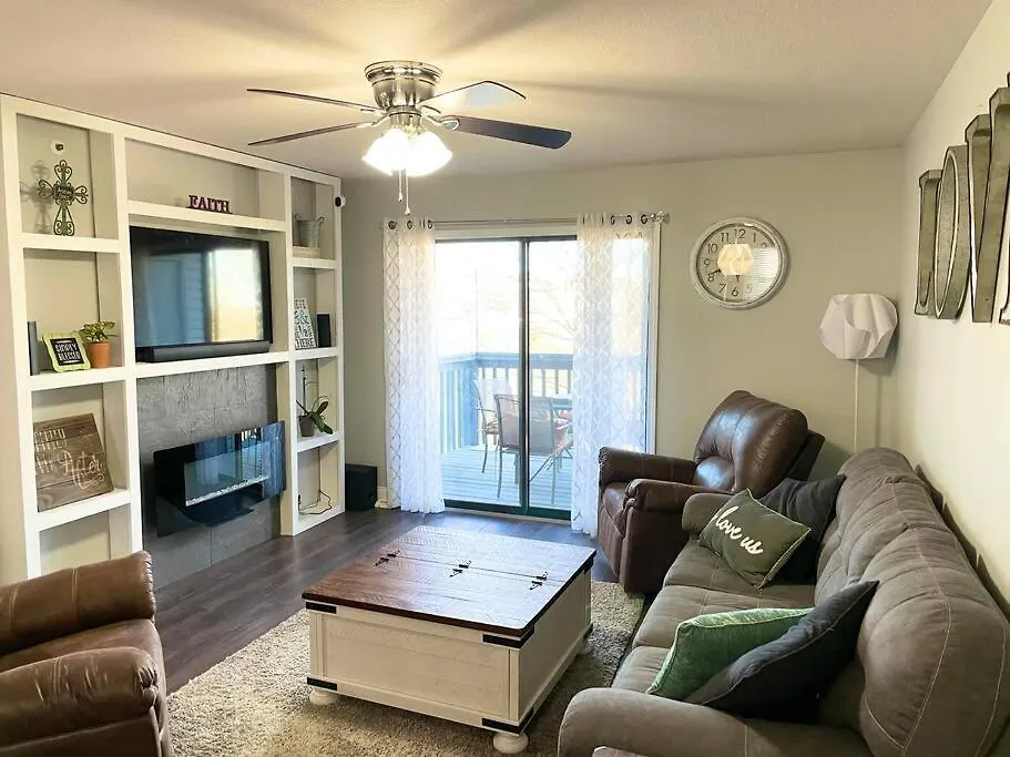 Luxury Family W/ Great Views & Entertainment