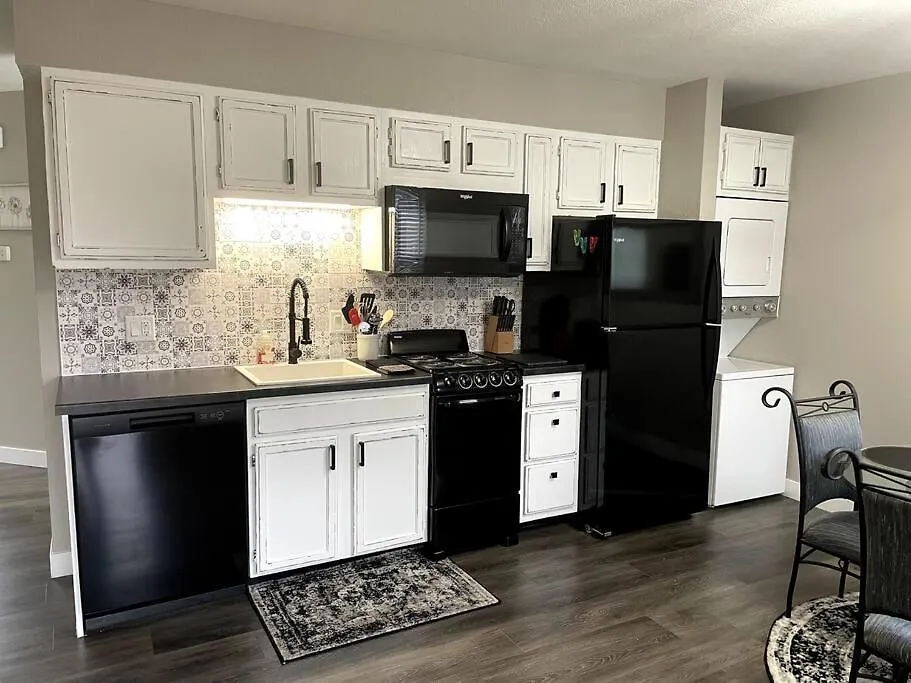 New Remodeled Luxury By The Lake, No Stairs! Holiday home Branson