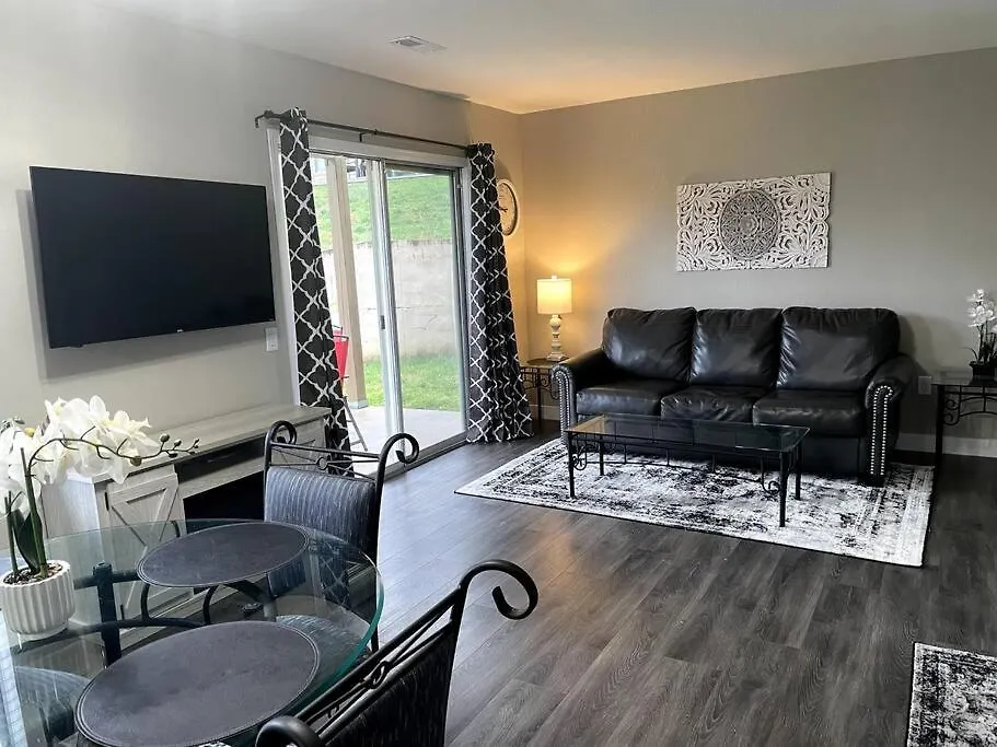 Holiday home New Remodeled Luxury By The Lake, No Stairs! *