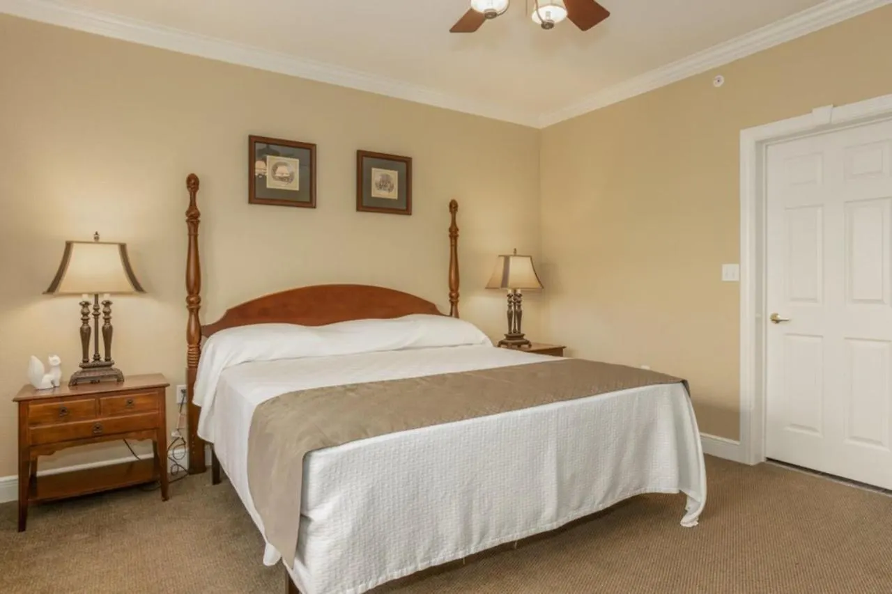 Branson's Great Rock Retreat * Branson