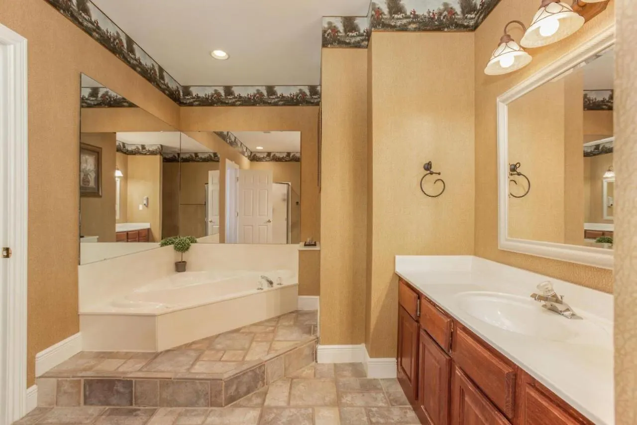 Branson's Great Rock Retreat * Branson
