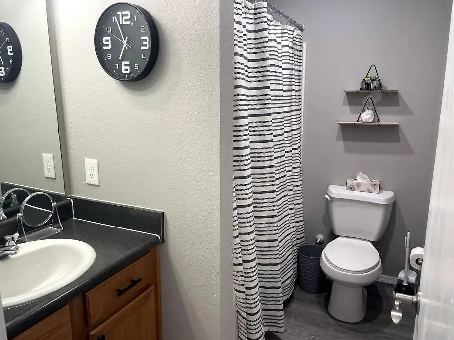 Luxury Modern By The - Breezy Escape Holiday home Branson