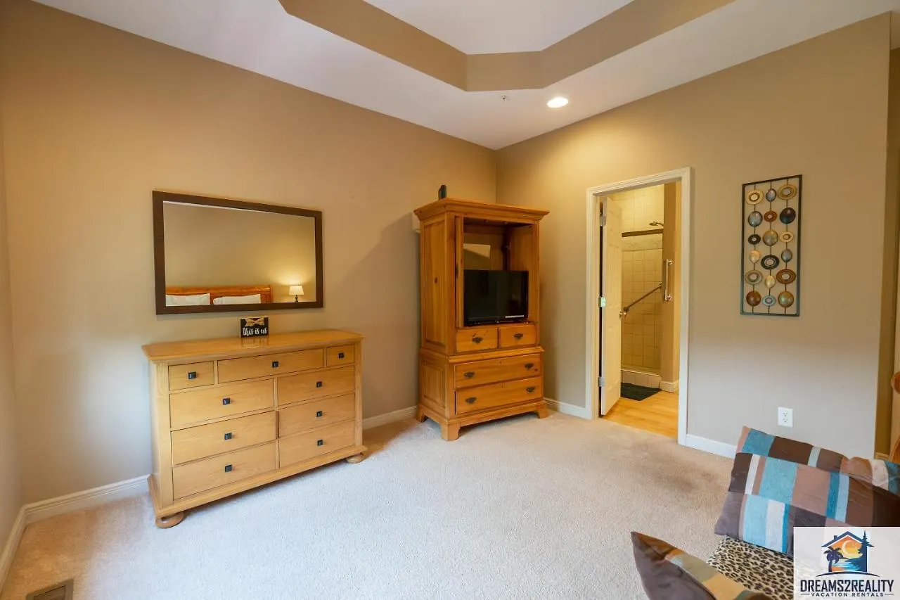 4br Walk-in - Foosball Table - Hot Tub - Fire Pit - Free Tickets Included - Dv166