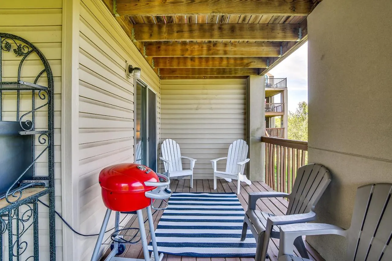 Escape With Pool Access, Grill And Balcony! Apartment