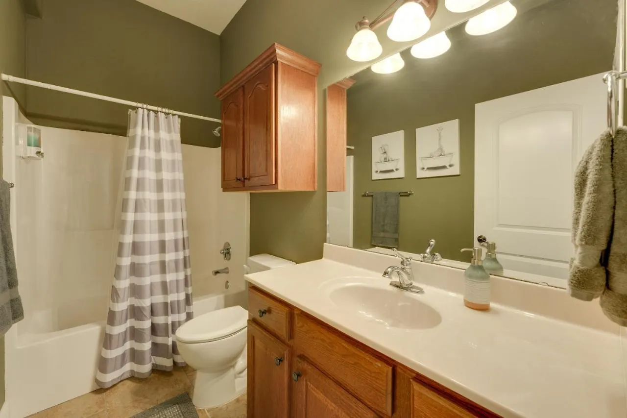 Magnificent Hideaway With Game Room! Branson