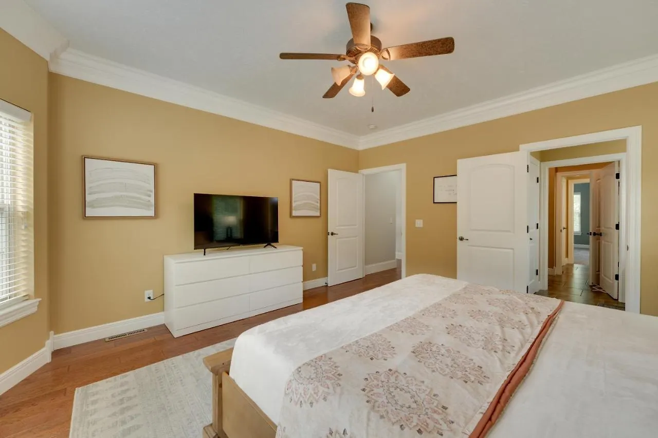 Magnificent Hideaway With Game Room! Holiday home Branson
