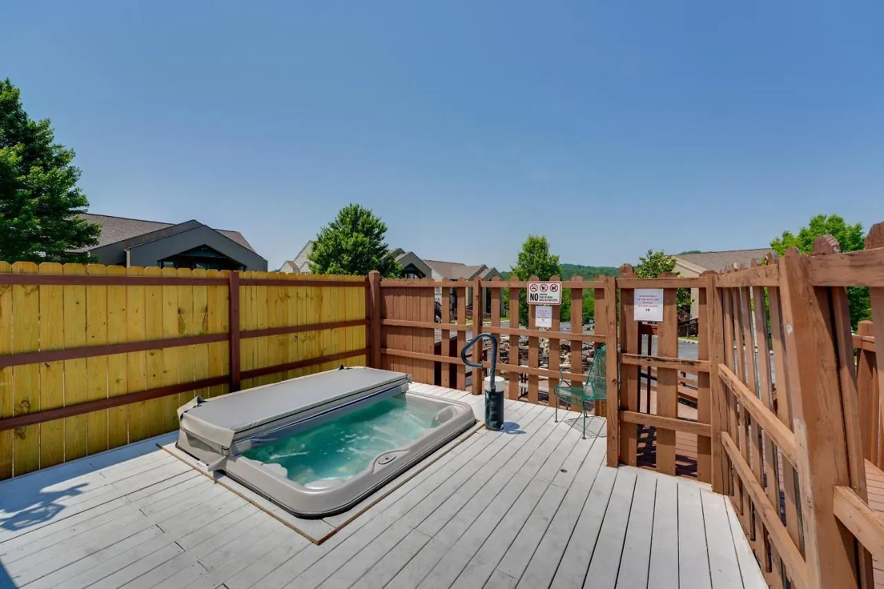 With Lake Access And Amenities! Branson
