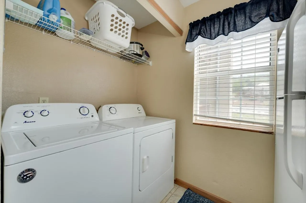 With Lake Access And Amenities! Apartment Branson