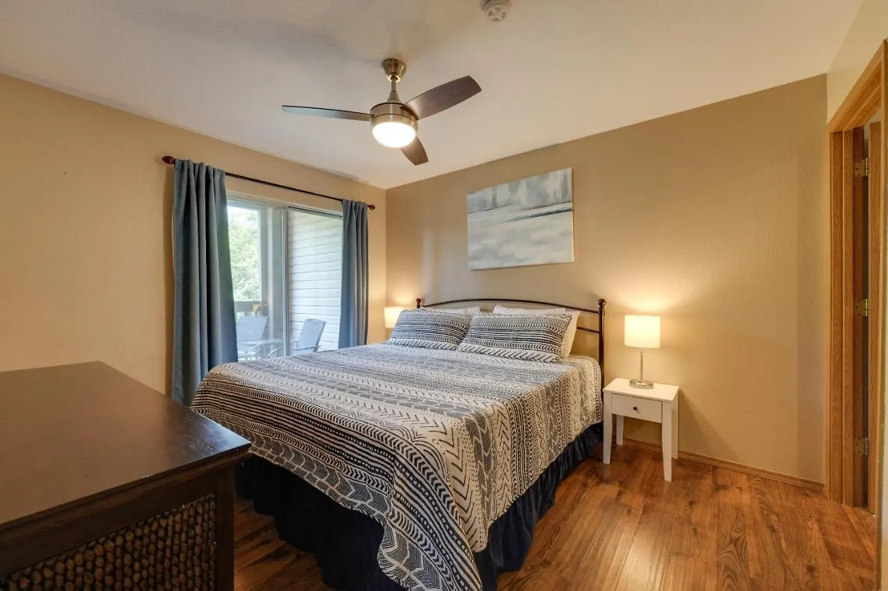 With Lake Access And Amenities! Apartment Branson