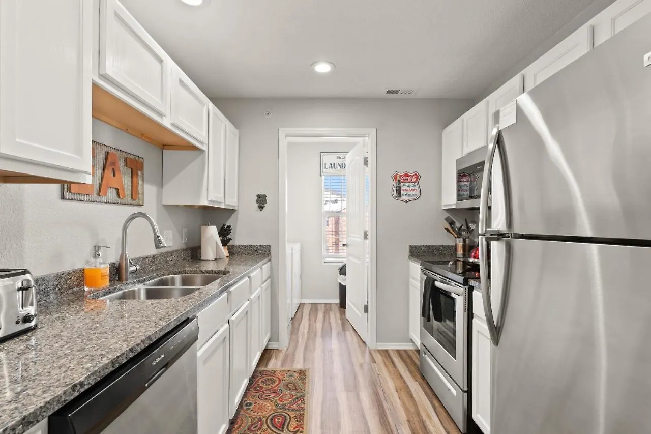 Two Gorgeous Condos*side By Side*10 Beds*sleep 17!