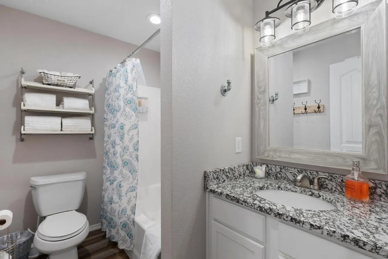 Two Gorgeous Condos*side By Side*10 Beds*sleep 17!