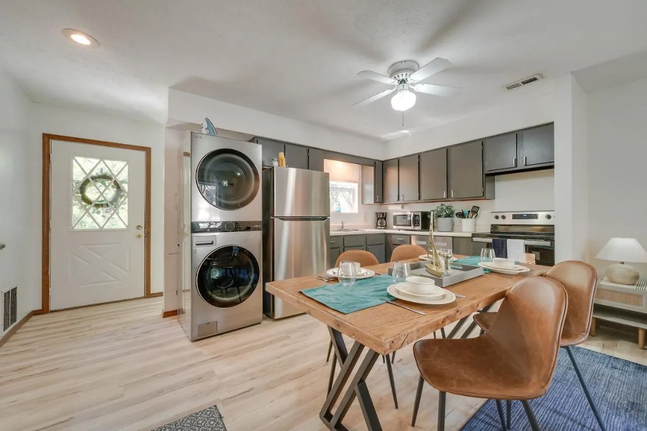 Holiday home Getaway Deck With Pool View And Bbq Grill! Branson