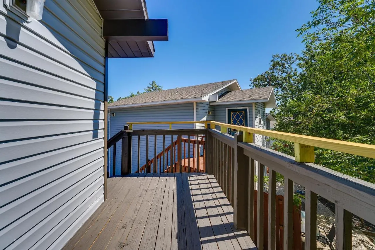 Holiday home Getaway Deck With Pool View And Bbq Grill! Branson