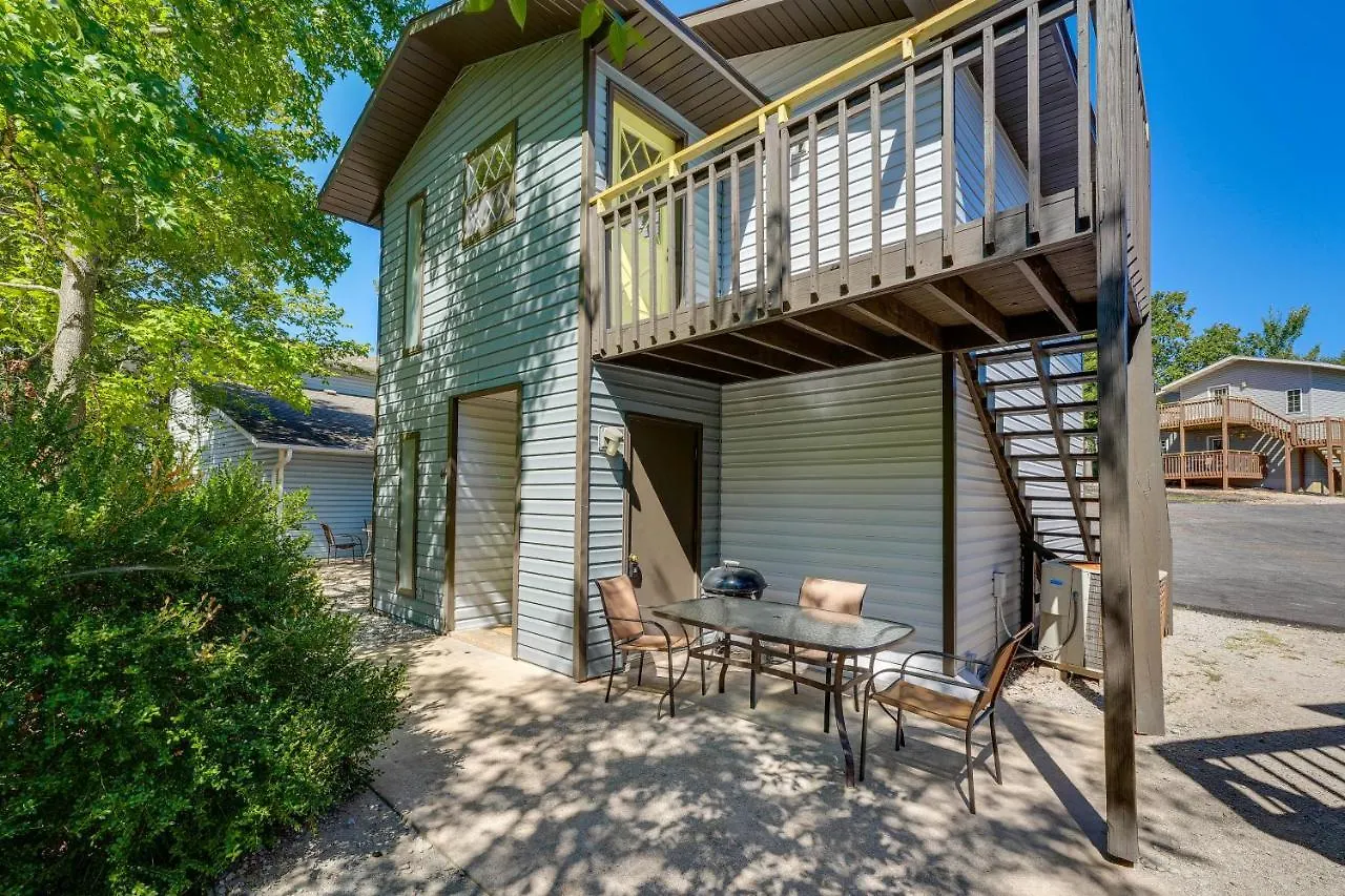 Holiday home Getaway Deck With Pool View And Bbq Grill!