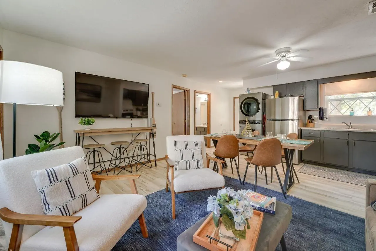 Holiday home Getaway Deck With Pool View And Bbq Grill!