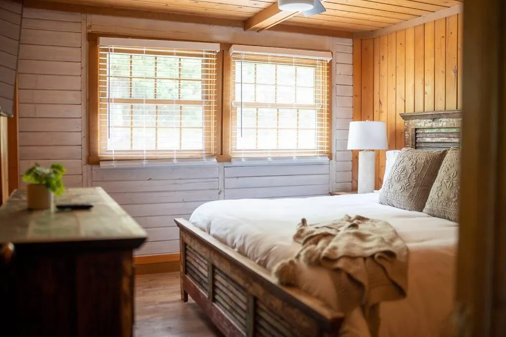Lands End - 267 Ridge Lane * 布蘭森
