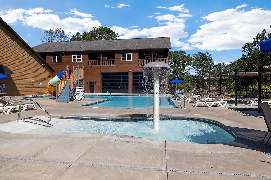 Spacious Rustic Elm Holiday home Branson