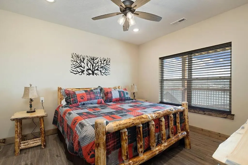 Holiday home Spacious Rustic Elm *