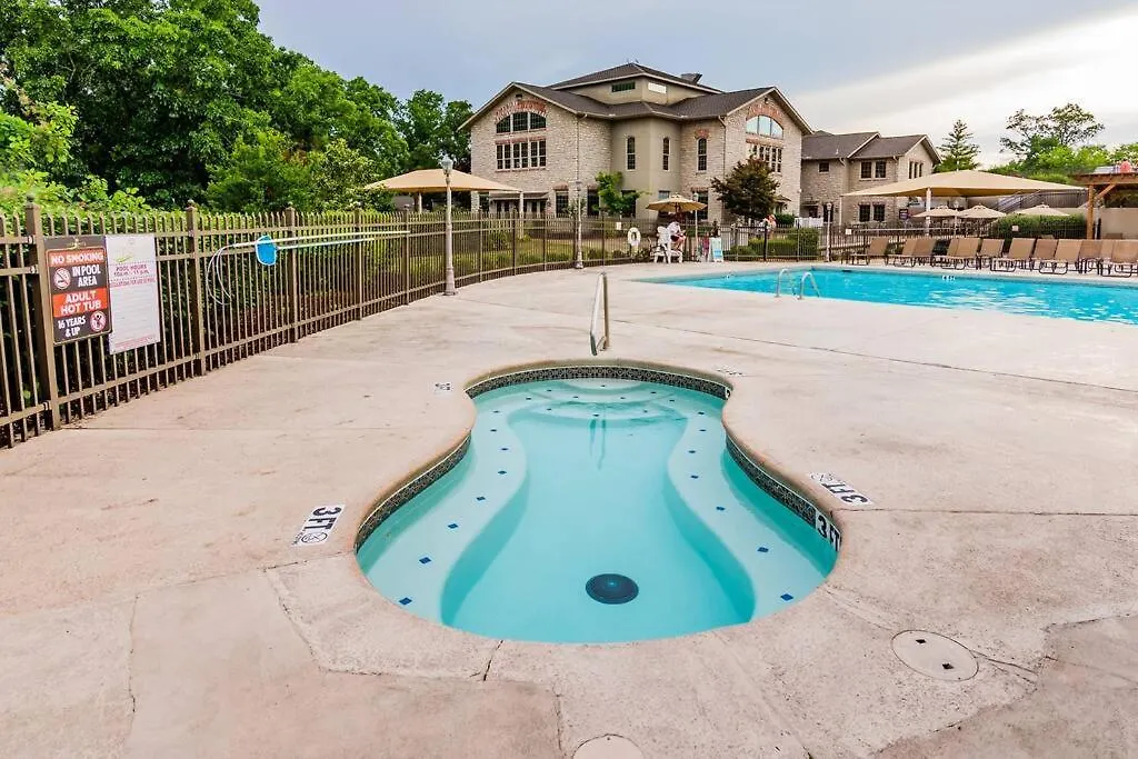 Tranquil 2-bedroom Pointe Royale