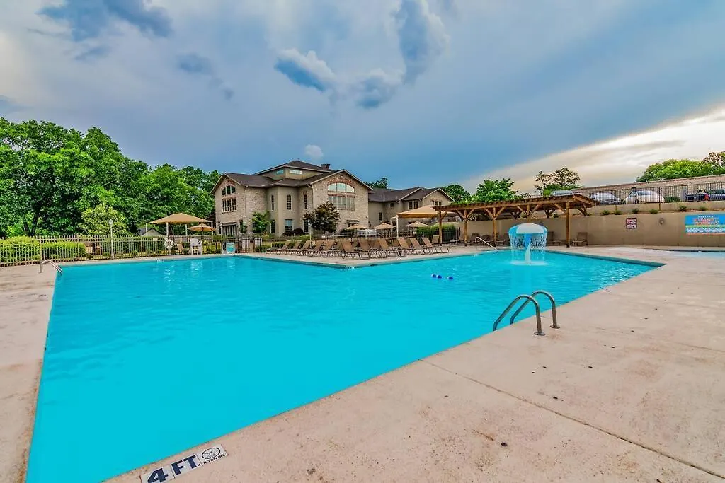 Tranquil 2-bedroom Pointe Royale Branson