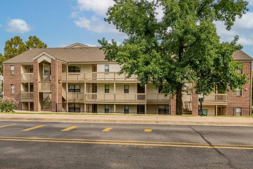 Tranquil 2-bedroom Pointe Royale Branson