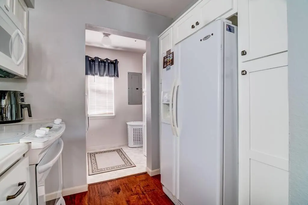 Tranquil 2-bedroom Pointe Royale Daire *