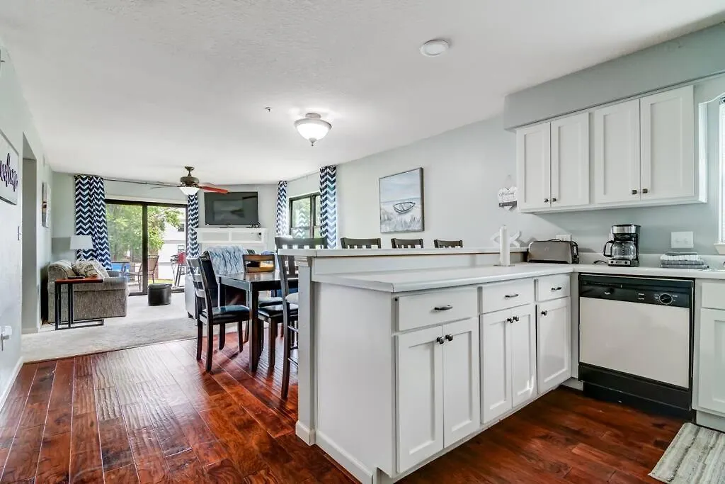 Tranquil 2-bedroom Pointe Royale *