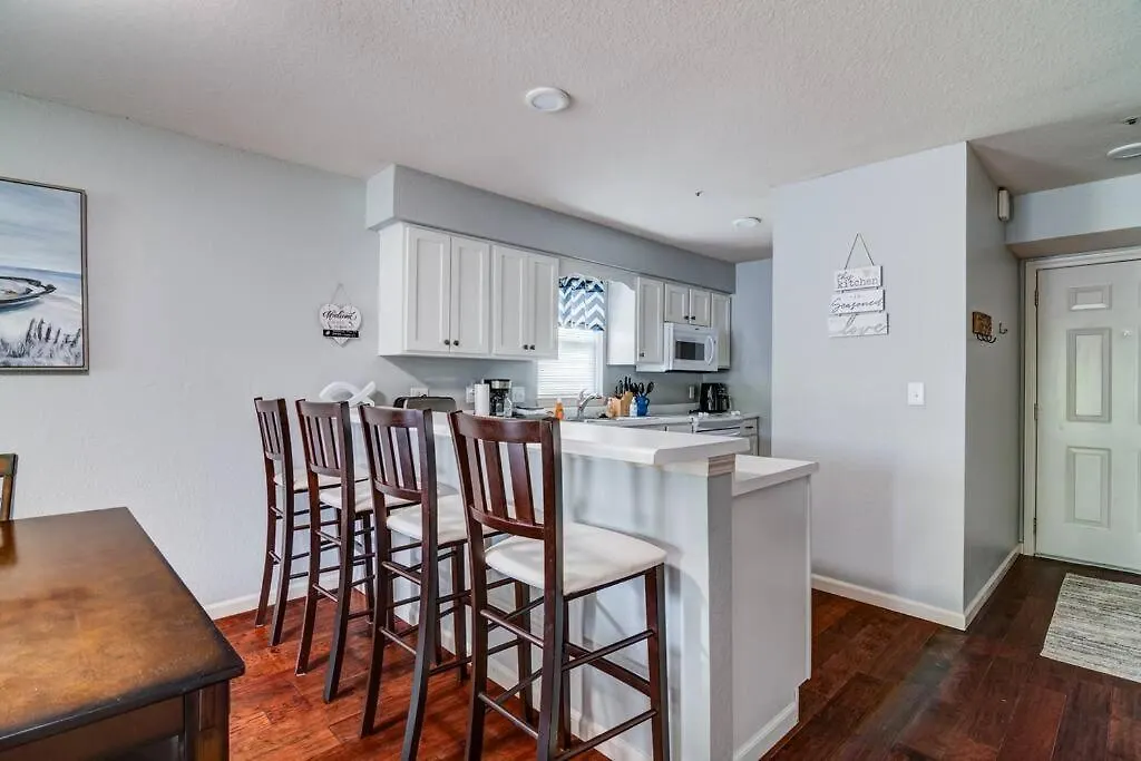 Tranquil 2-bedroom Pointe Royale