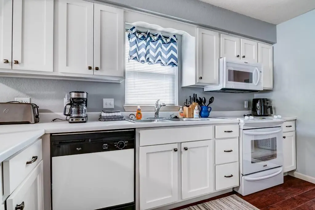 Tranquil 2-bedroom Pointe Royale Daire