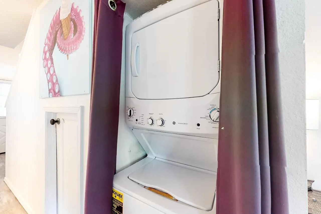 Retro Color Retreat Apartment *