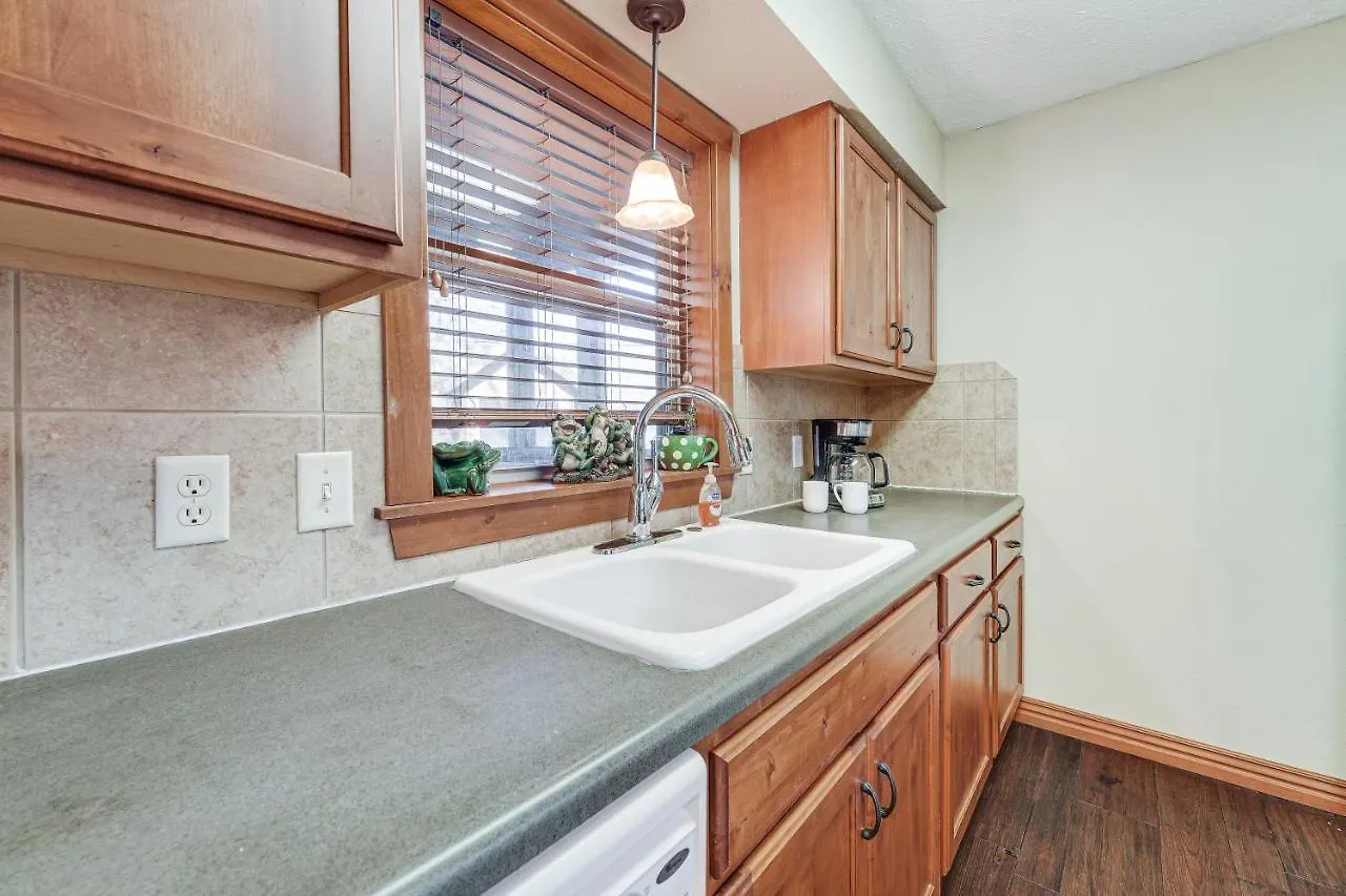 Holiday home Getaway - Near Silver Dollar City! Branson