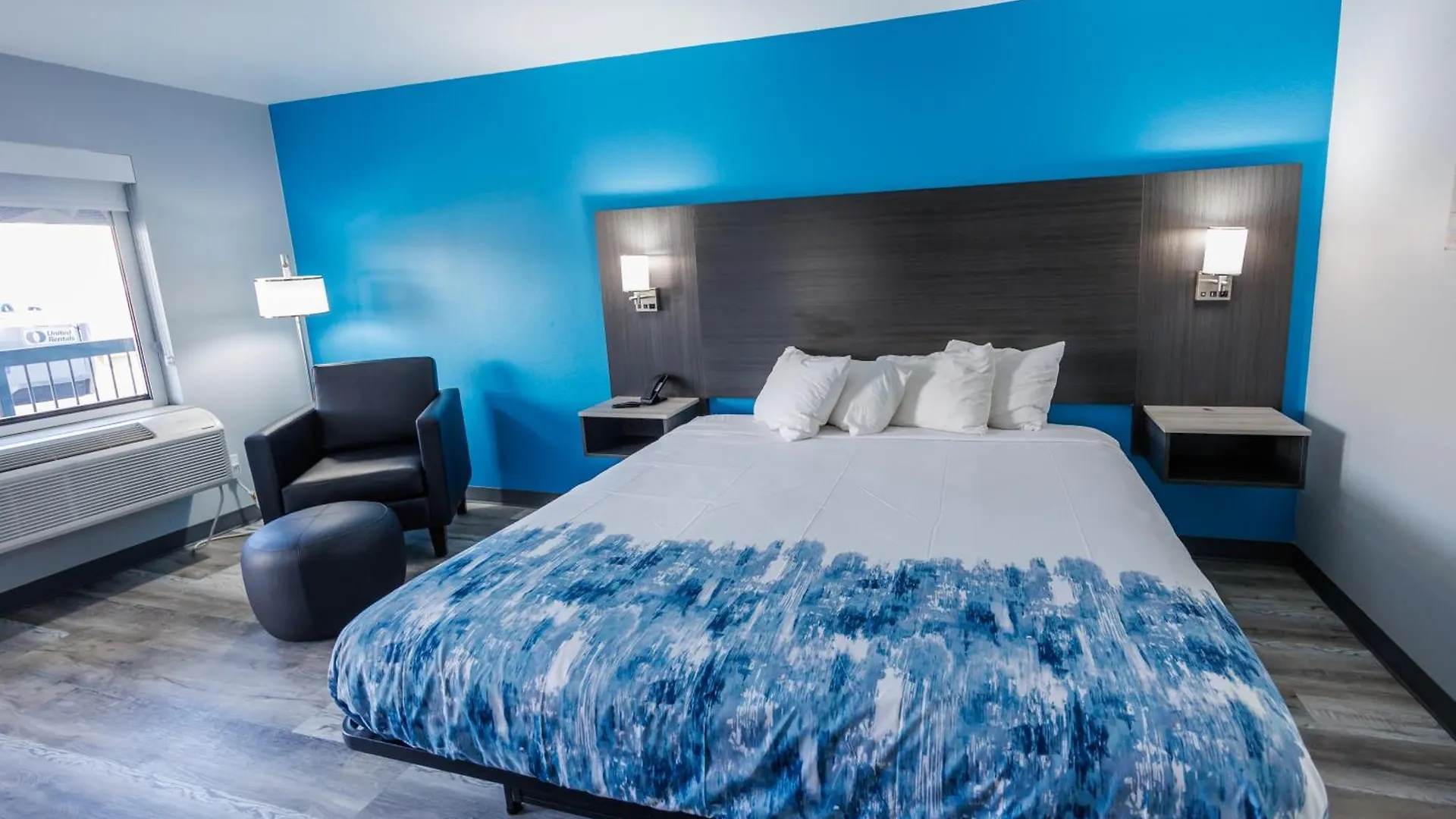Baymont By Wyndham Thousand Hills Hotel 2*