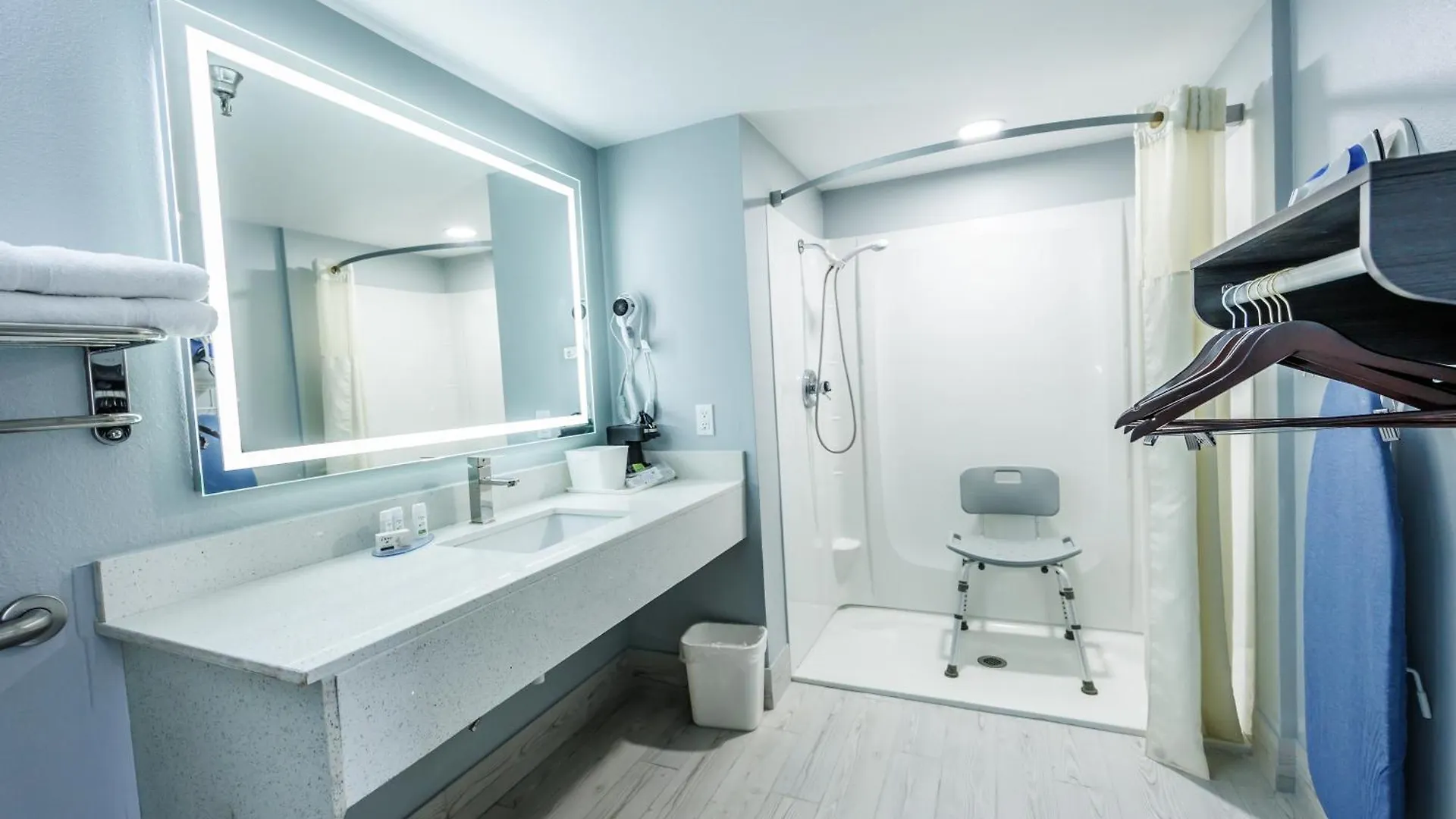 Hotel Baymont By Wyndham Thousand Hills 2*