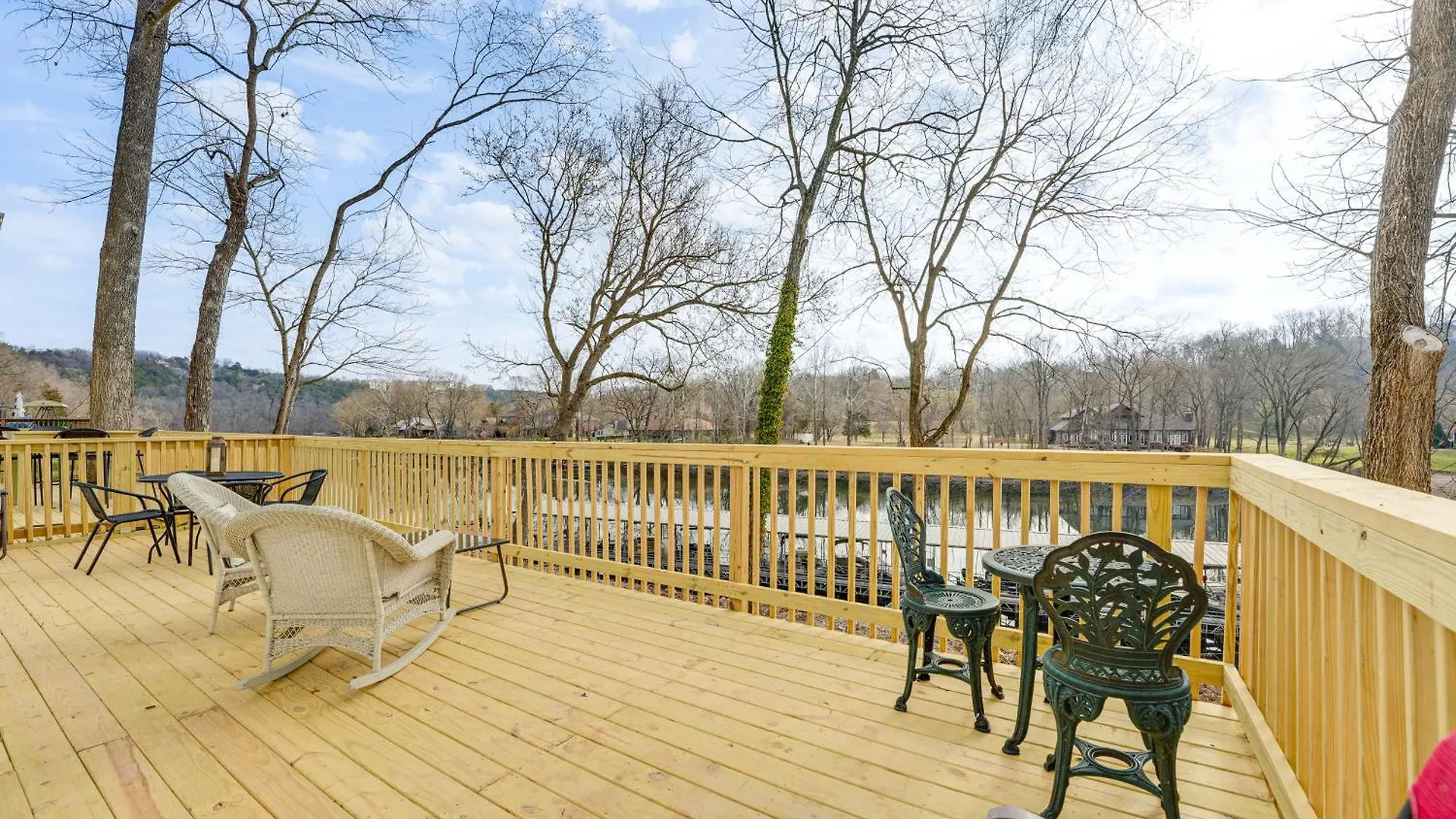 Waterfront Gem With Sunroom Less Than 4 Mi To Beach! Branson