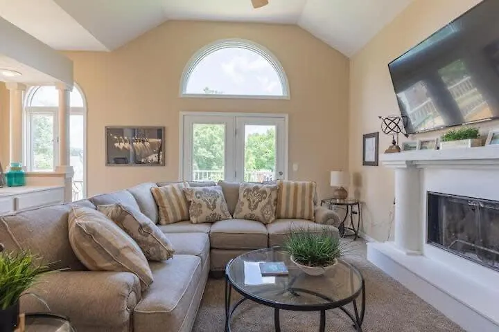 Villa New Listing Luxury Branson