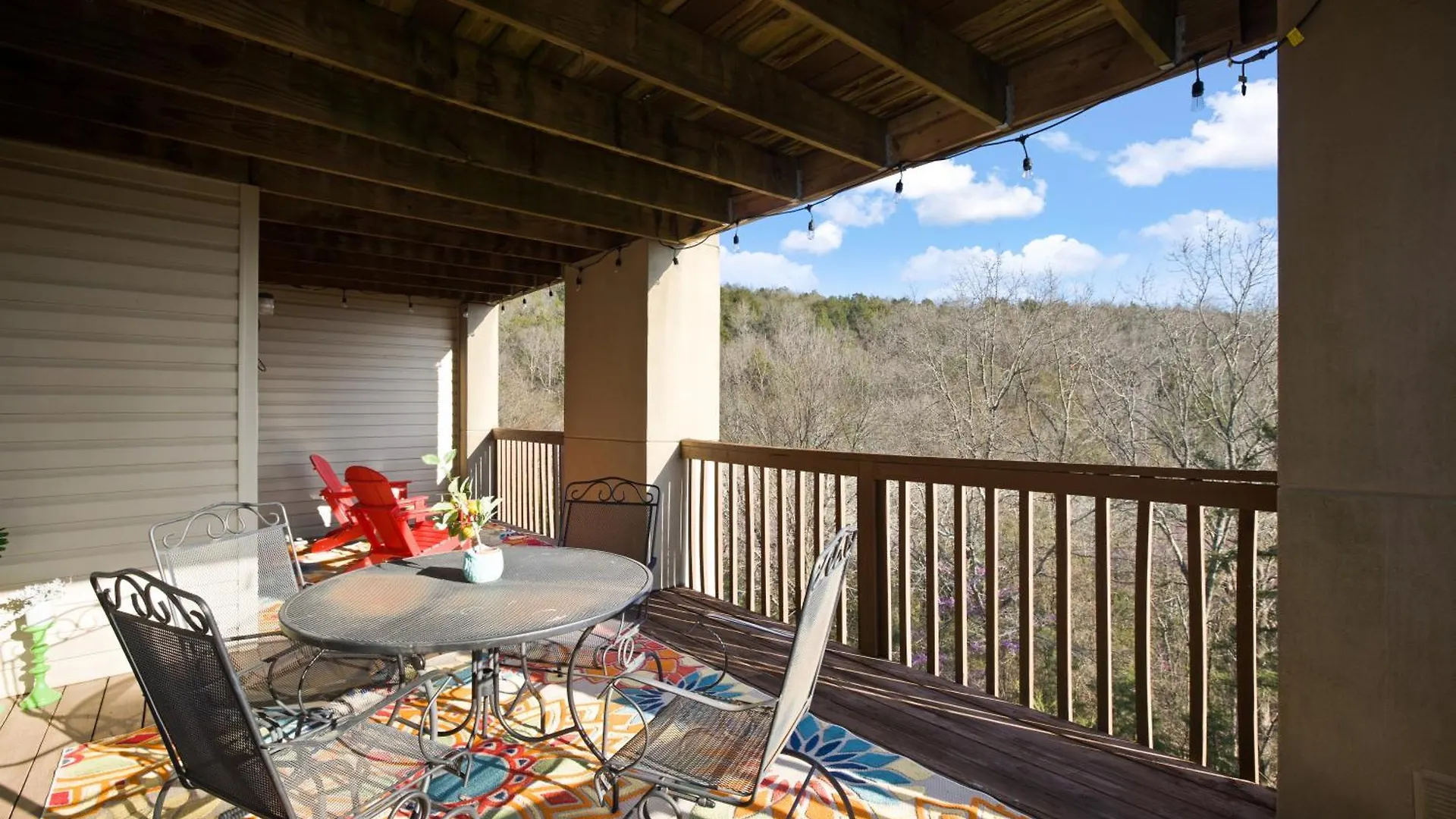 Walk-in, No Stairs Condo, Pets Welcome, 4 Mins To Silver Dollar City, 14 Mins To Ball Park Of America, Amazing Ozark Mountian Views *