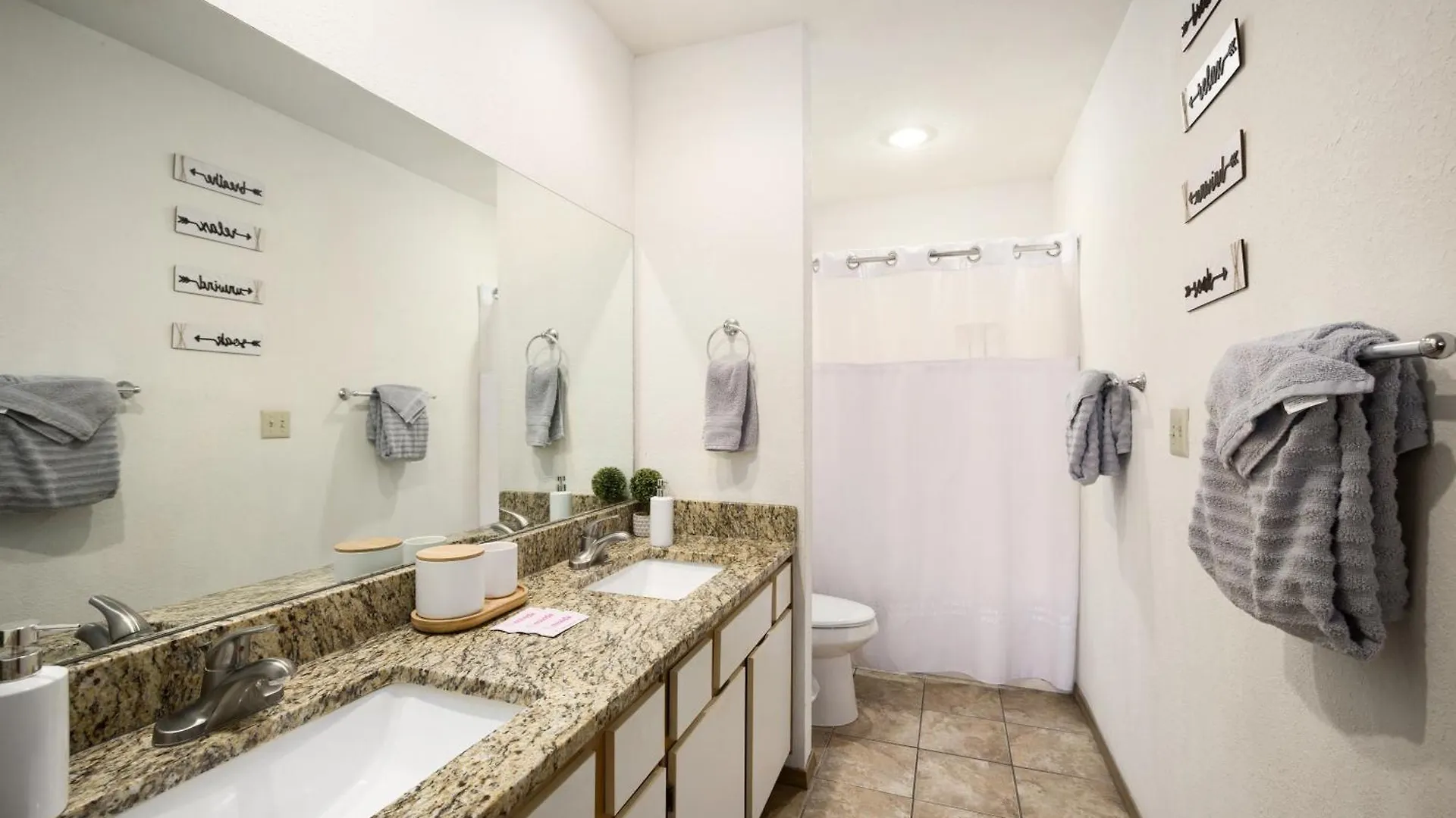 Walk-in, No Stairs Condo, Pets Welcome, 4 Mins To Silver Dollar City, 14 Mins To Ball Park Of America, Amazing Ozark Mountian Views Branson