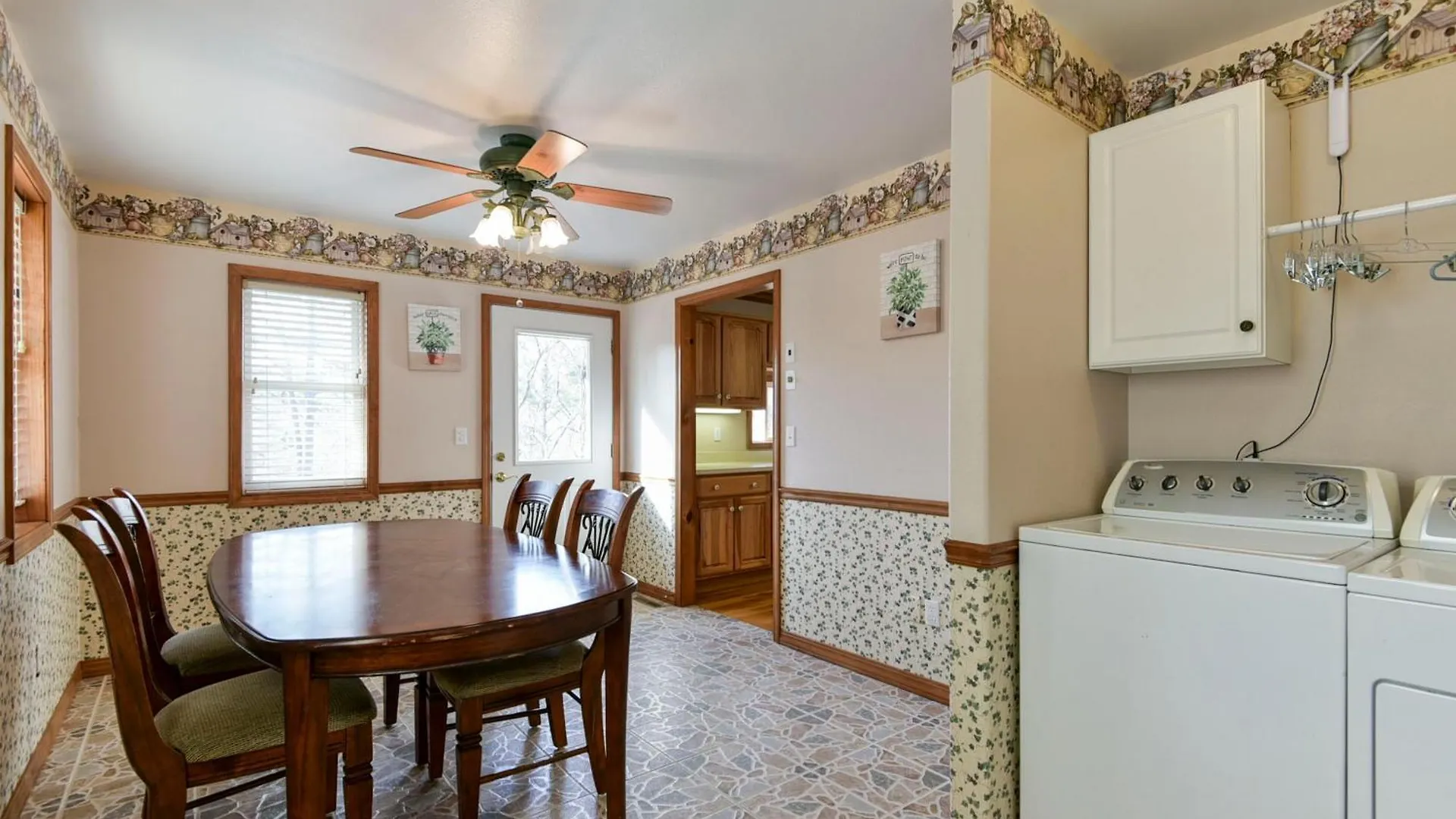 Holiday home 5 Bedroom Vacation Next To Silver Dollar Branson