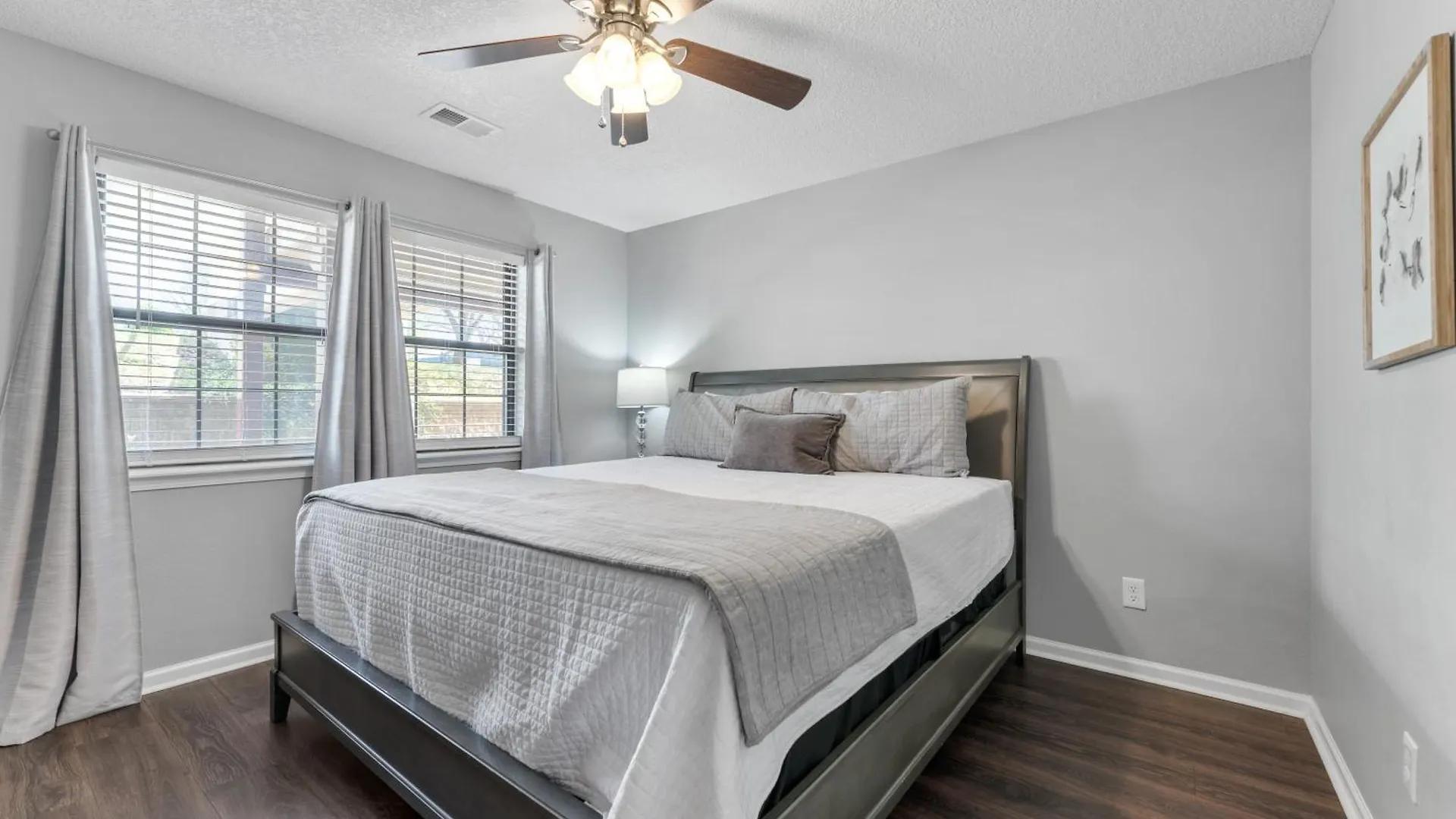 Free Silver Dollar & Other Attraction Tickets! Spacious, Great Location, Indoor & Outdoor Pools Apartment *