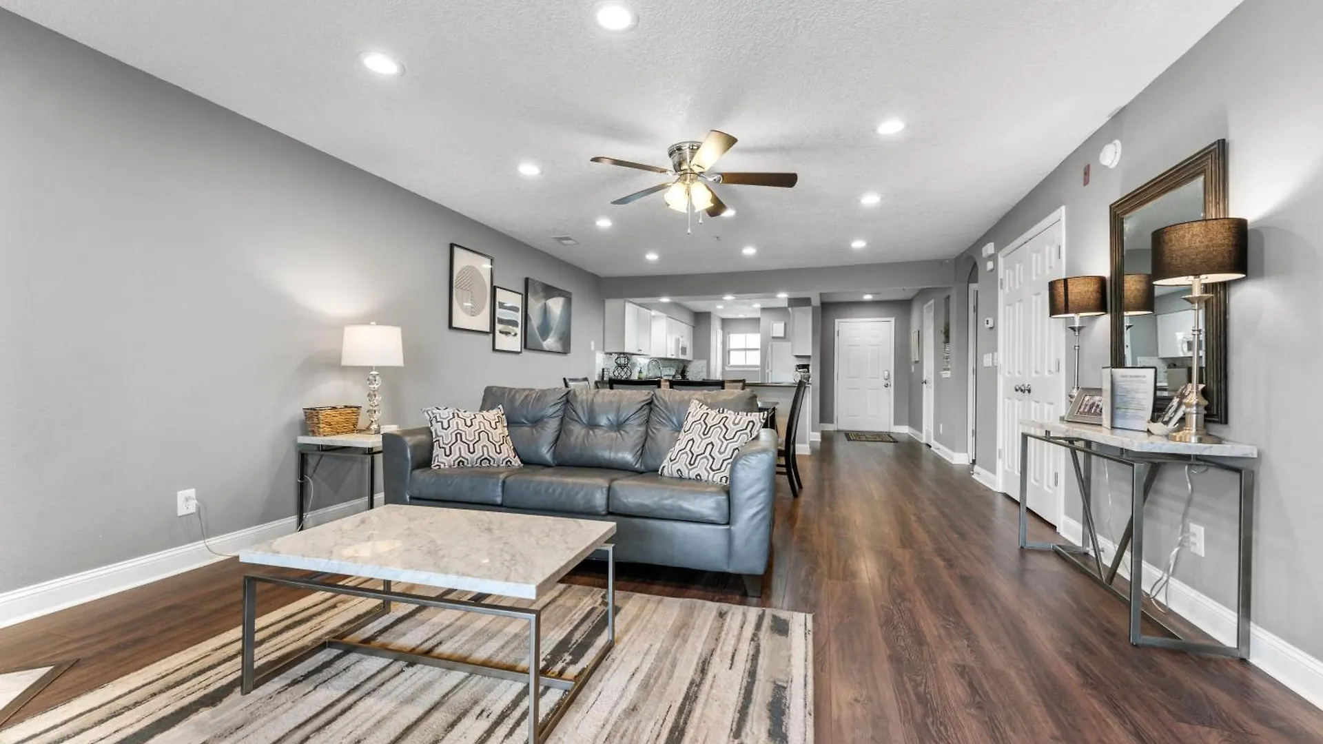 Apartment Free Silver Dollar & Other Attraction Tickets! Spacious, Great Location, Indoor & Outdoor Pools *
